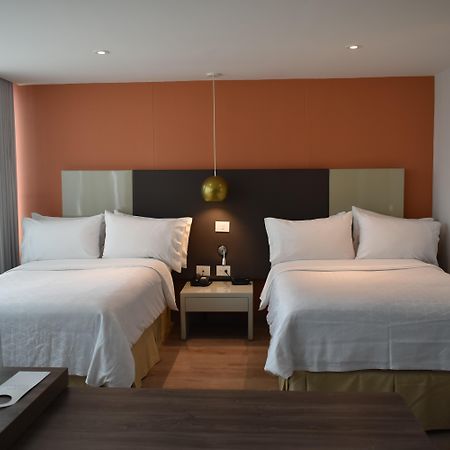 Hotel Holiday Inn Express & Suites Medellin By Ihg Exterior foto
