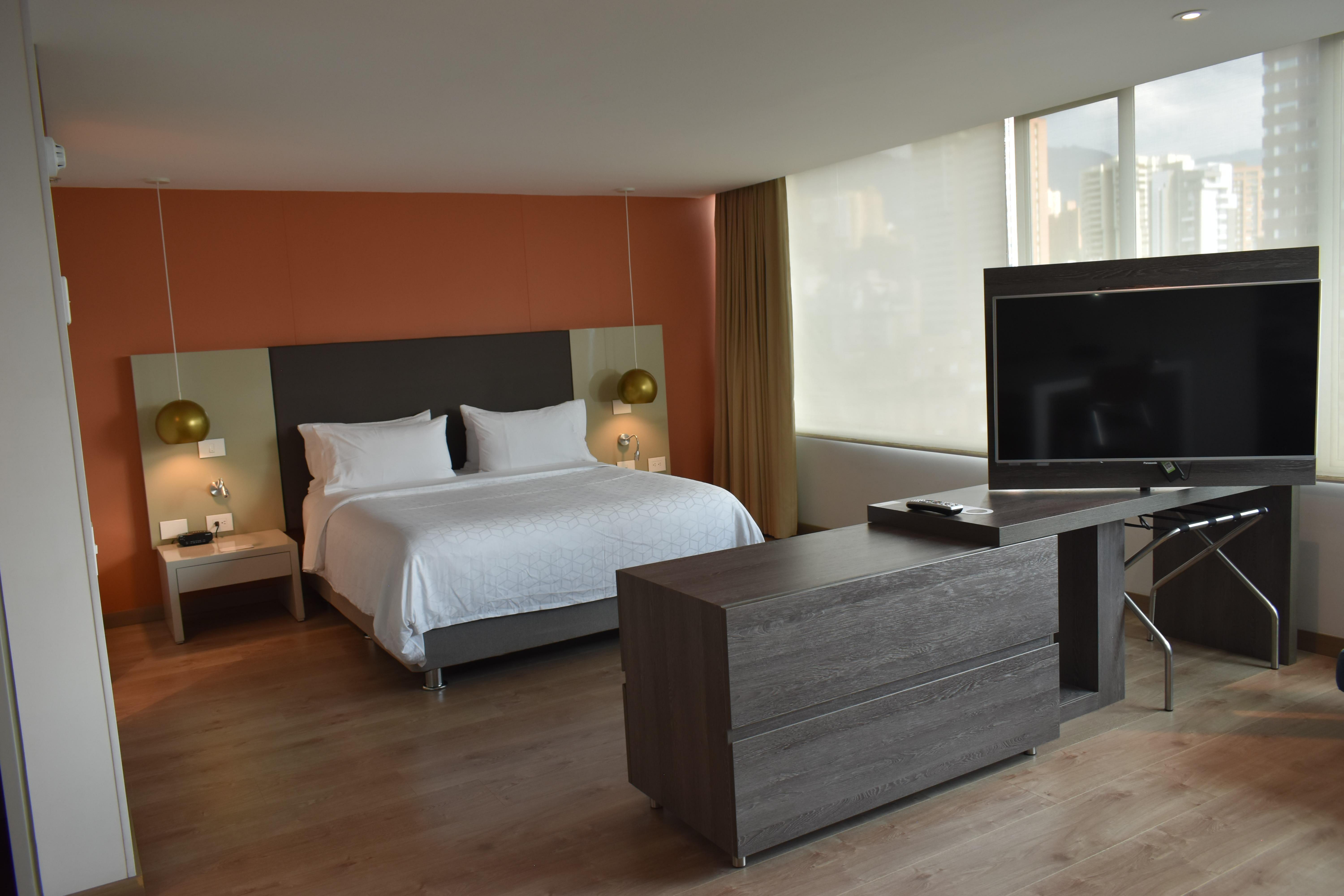 Hotel Holiday Inn Express & Suites Medellin By Ihg Exterior foto