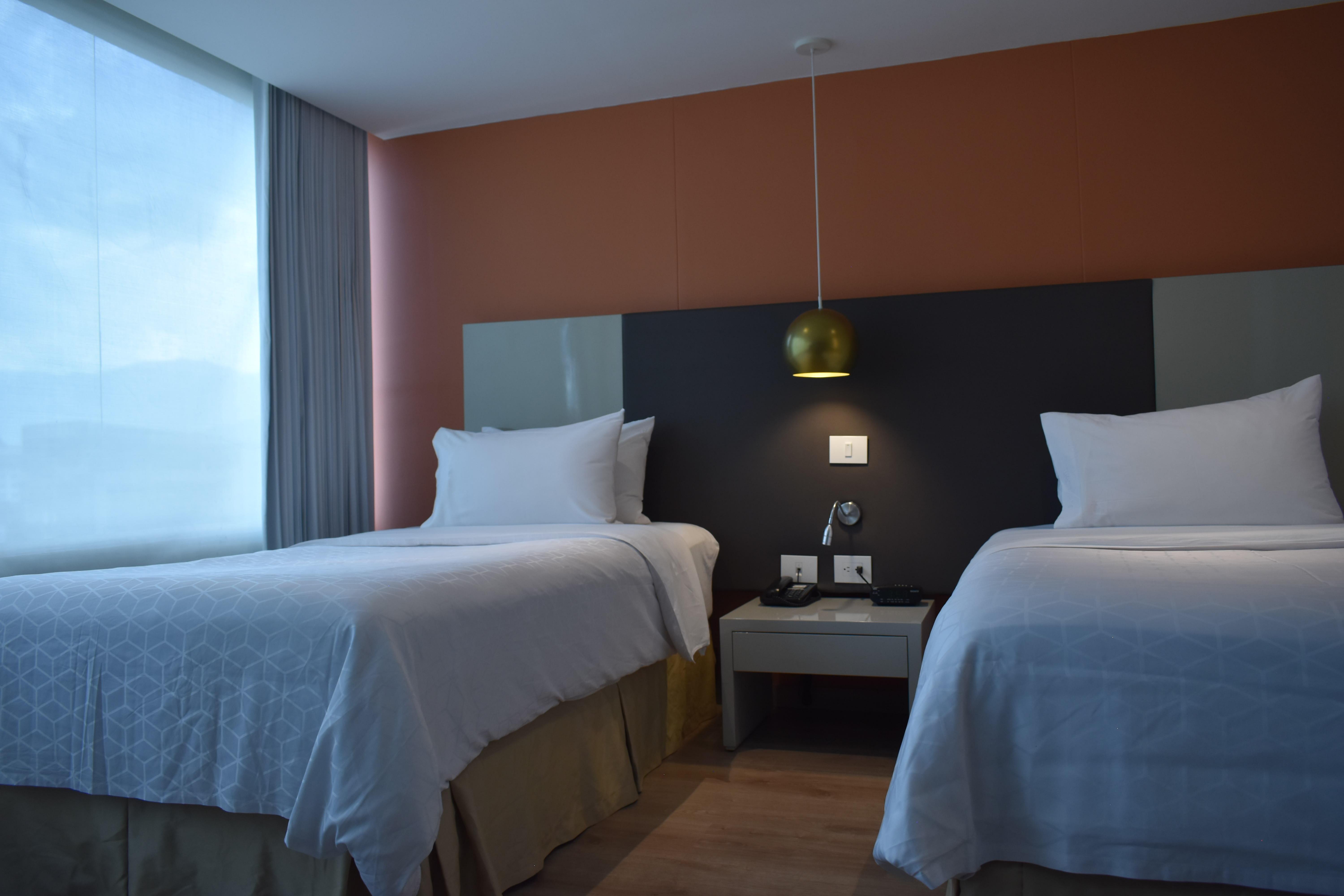 Hotel Holiday Inn Express & Suites Medellin By Ihg Exterior foto