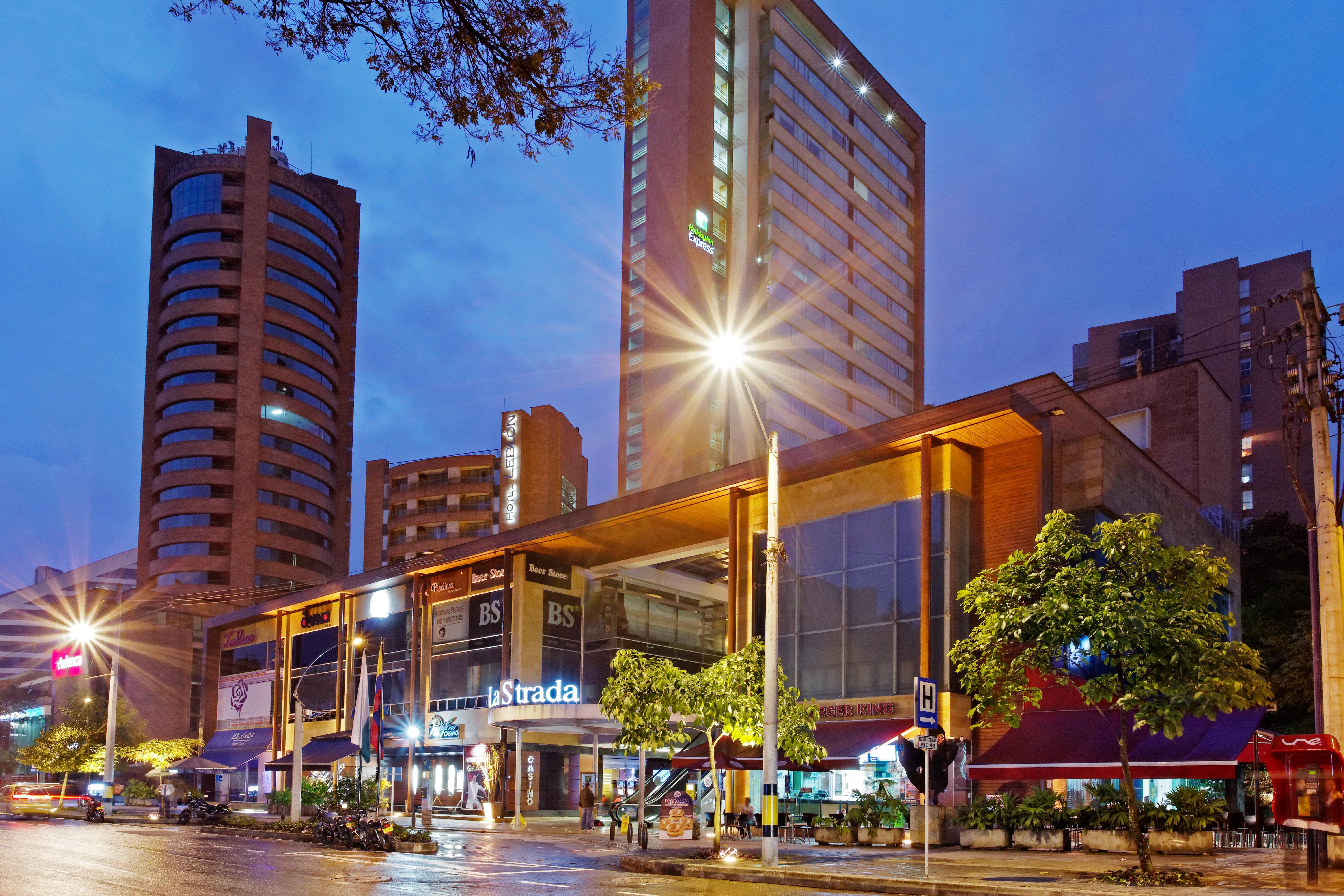 Hotel Holiday Inn Express & Suites Medellin By Ihg Exterior foto