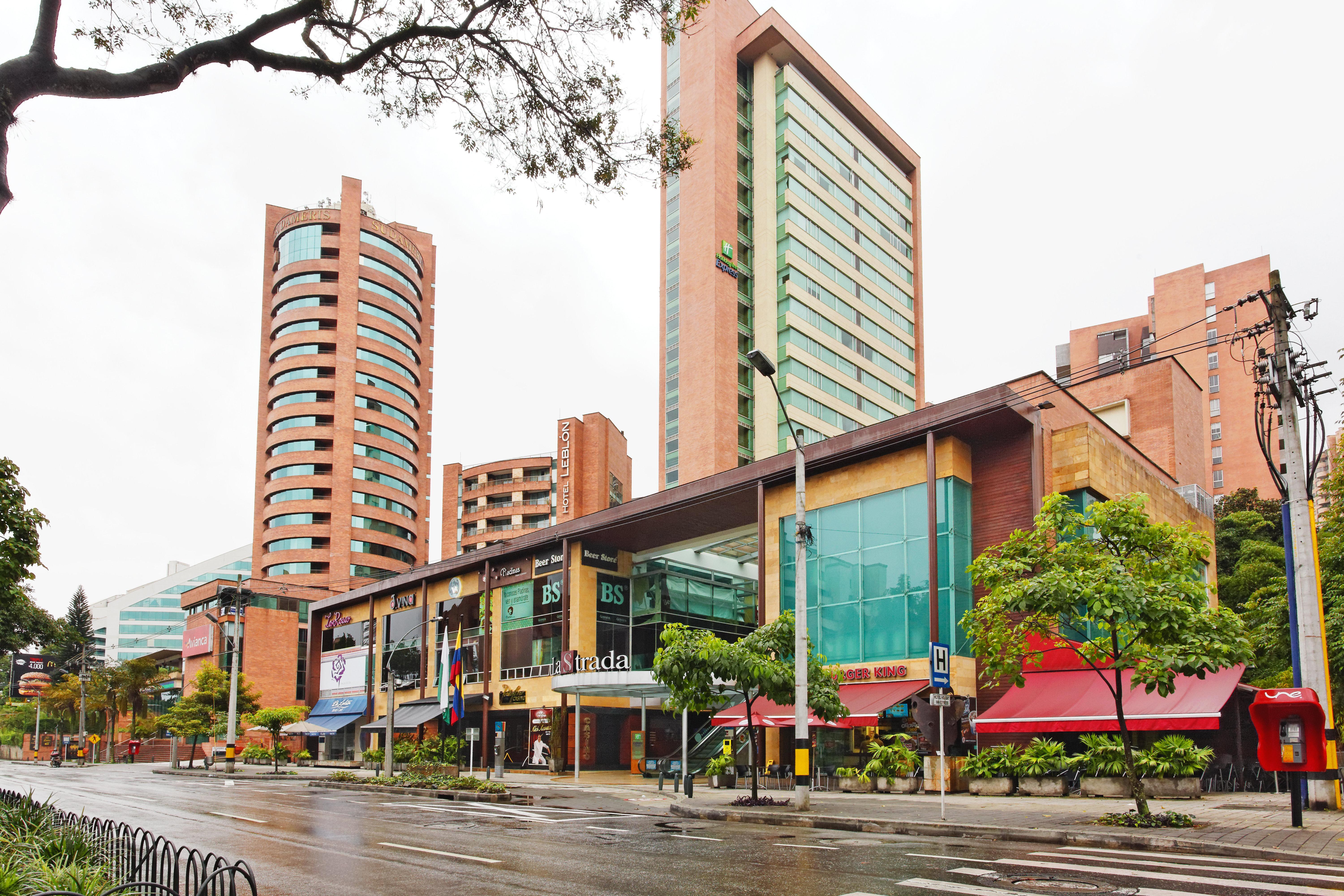 Hotel Holiday Inn Express & Suites Medellin By Ihg Exterior foto