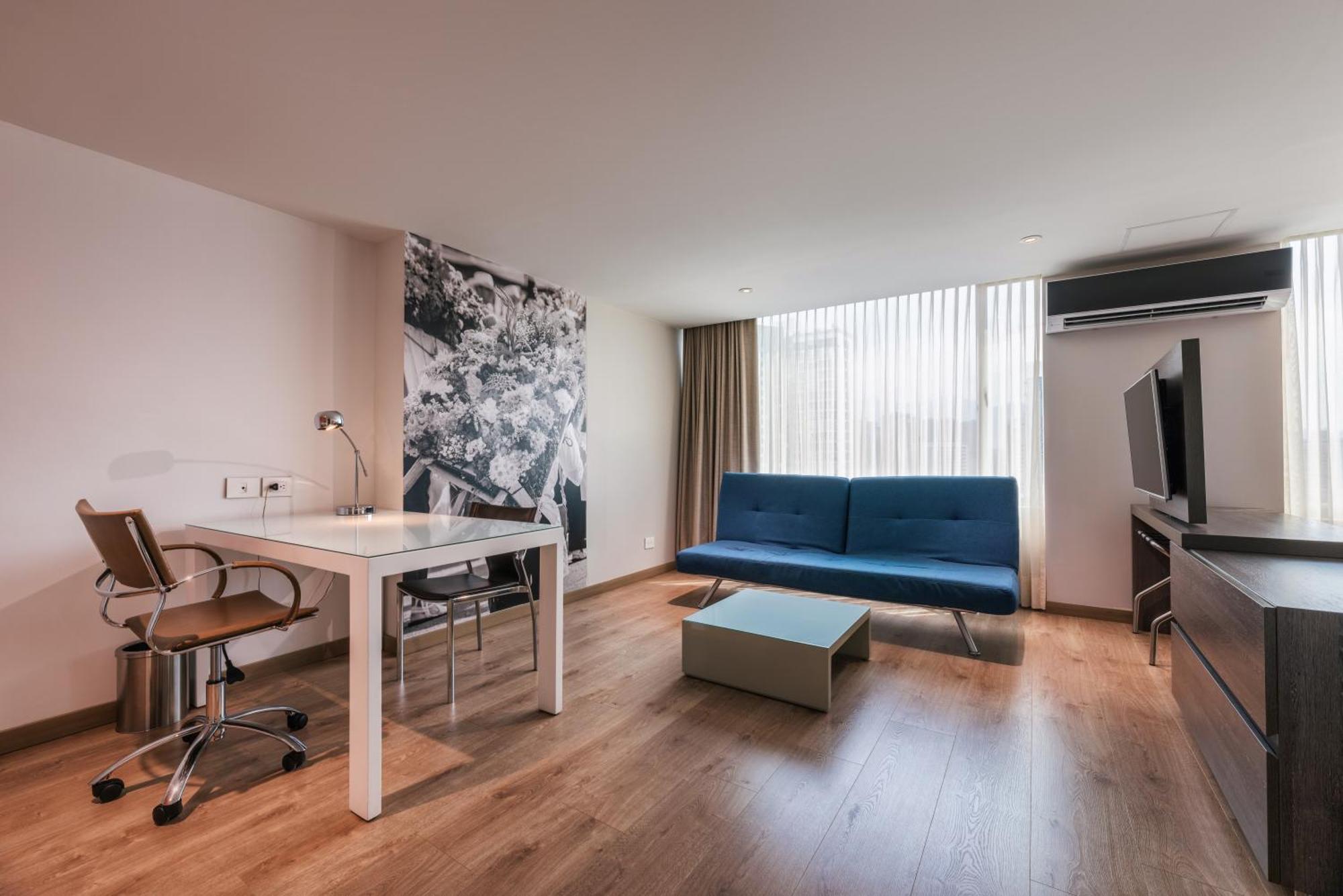 Hotel Holiday Inn Express & Suites Medellin By Ihg Exterior foto