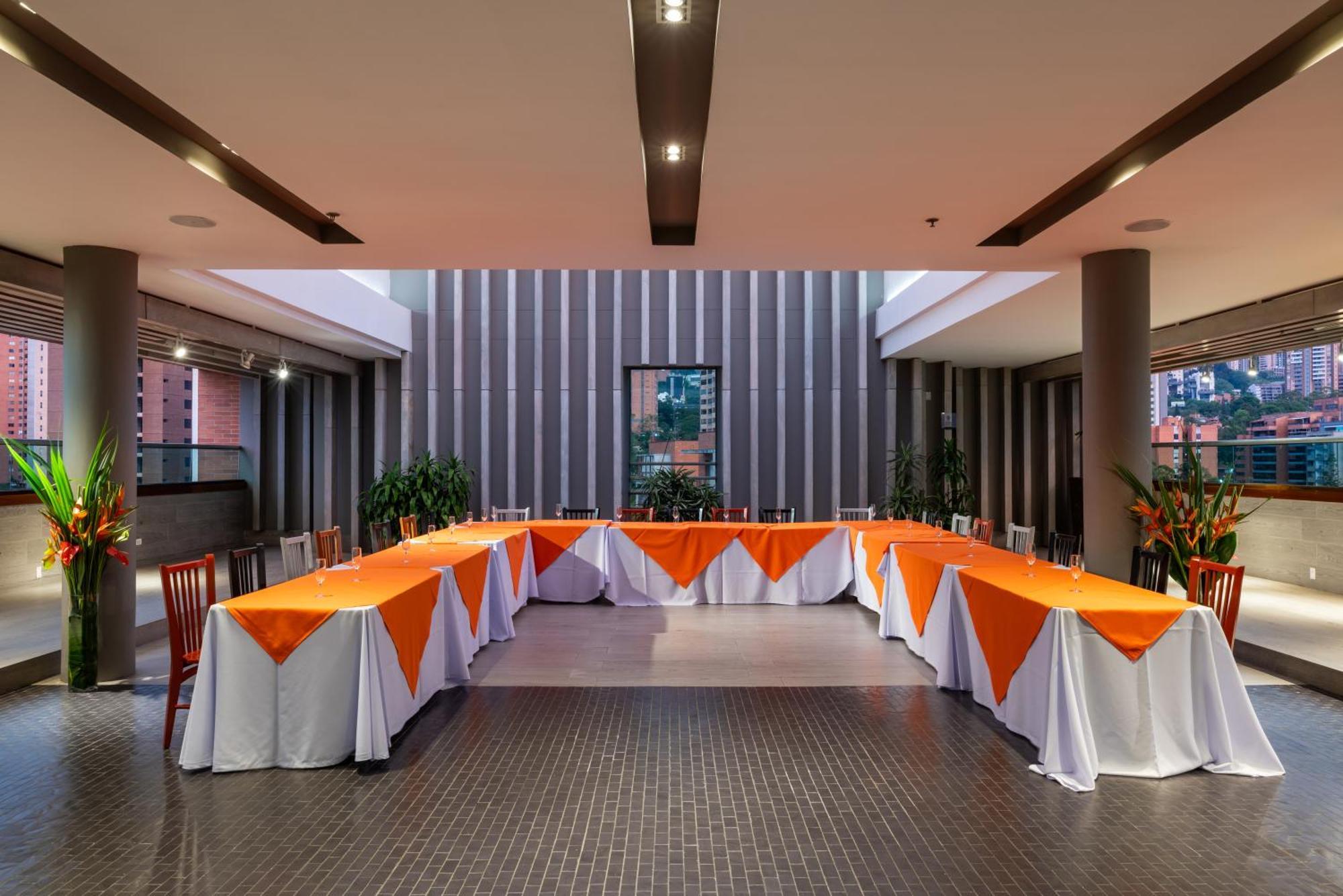 Hotel Holiday Inn Express & Suites Medellin By Ihg Exterior foto