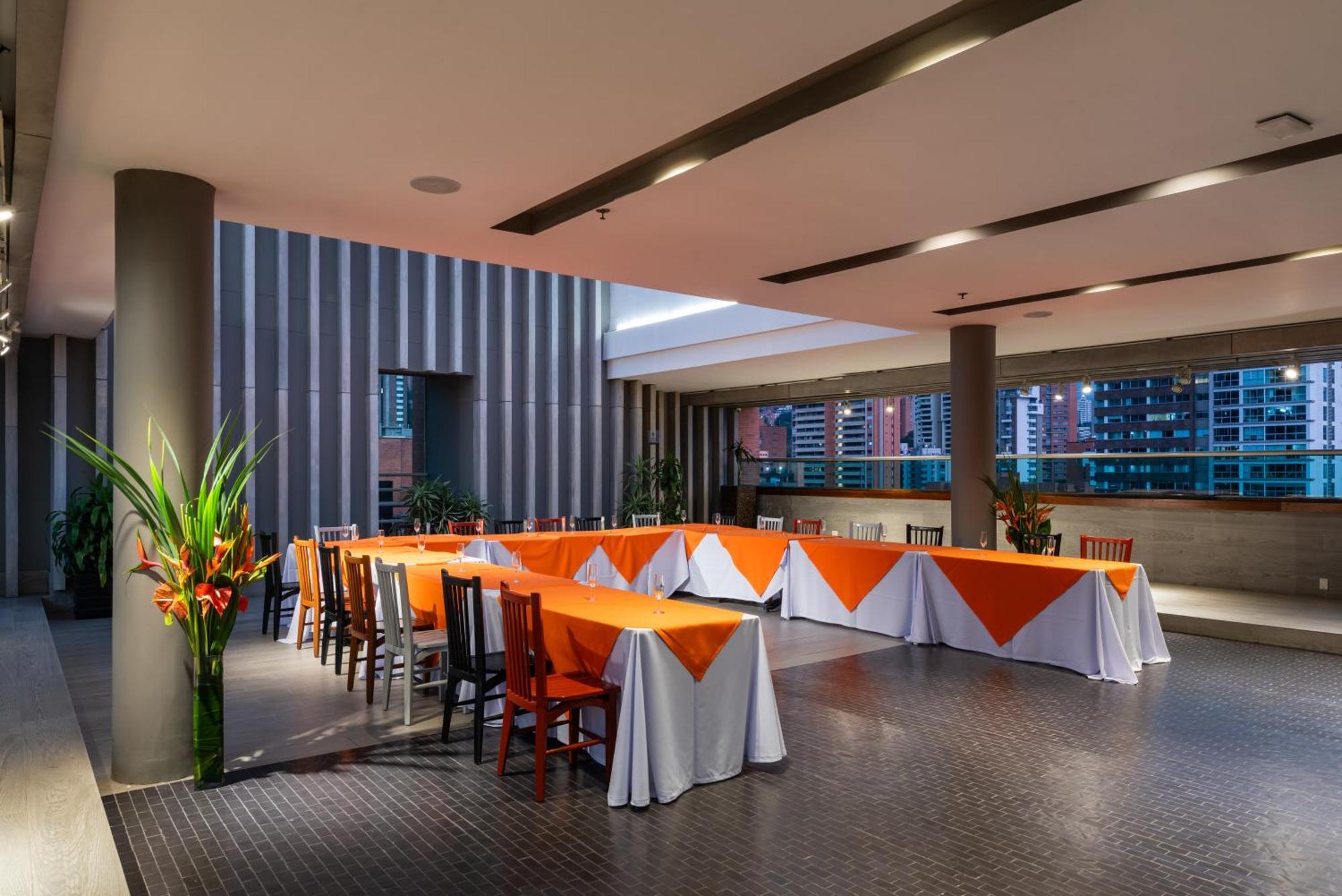 Hotel Holiday Inn Express & Suites Medellin By Ihg Exterior foto