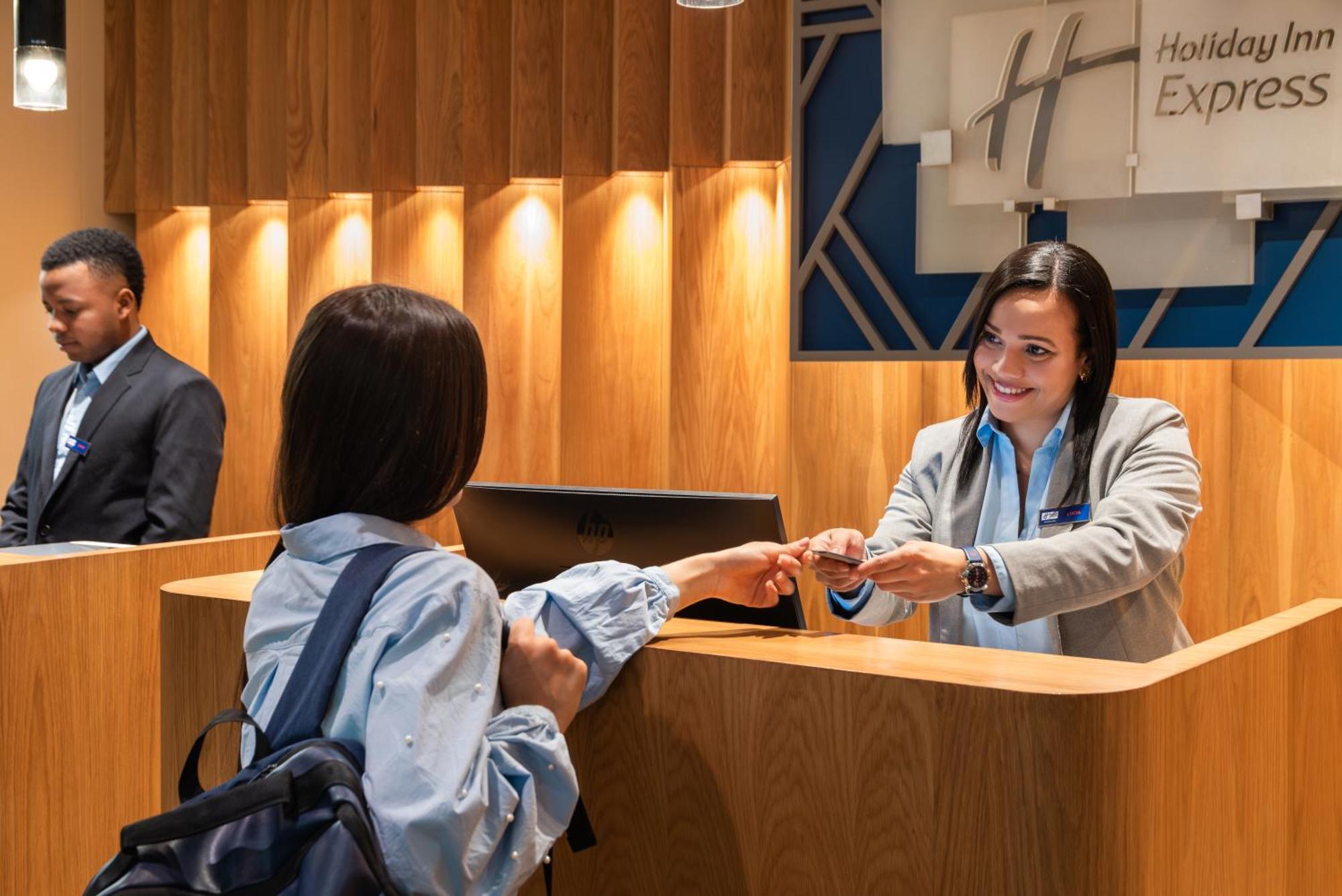 Hotel Holiday Inn Express & Suites Medellin By Ihg Exterior foto