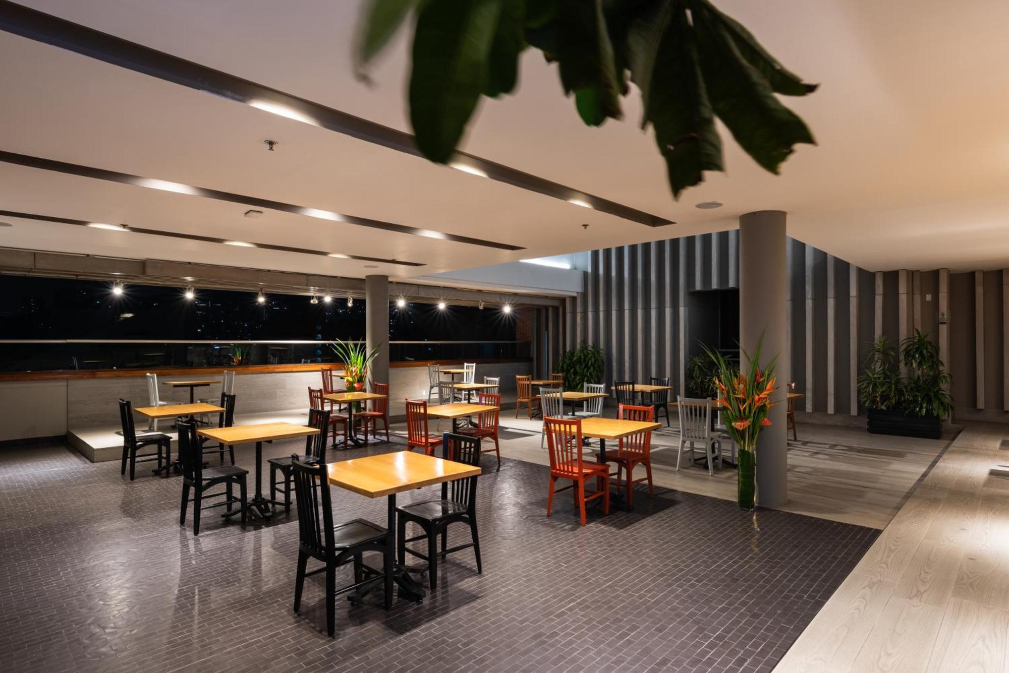 Hotel Holiday Inn Express & Suites Medellin By Ihg Exterior foto